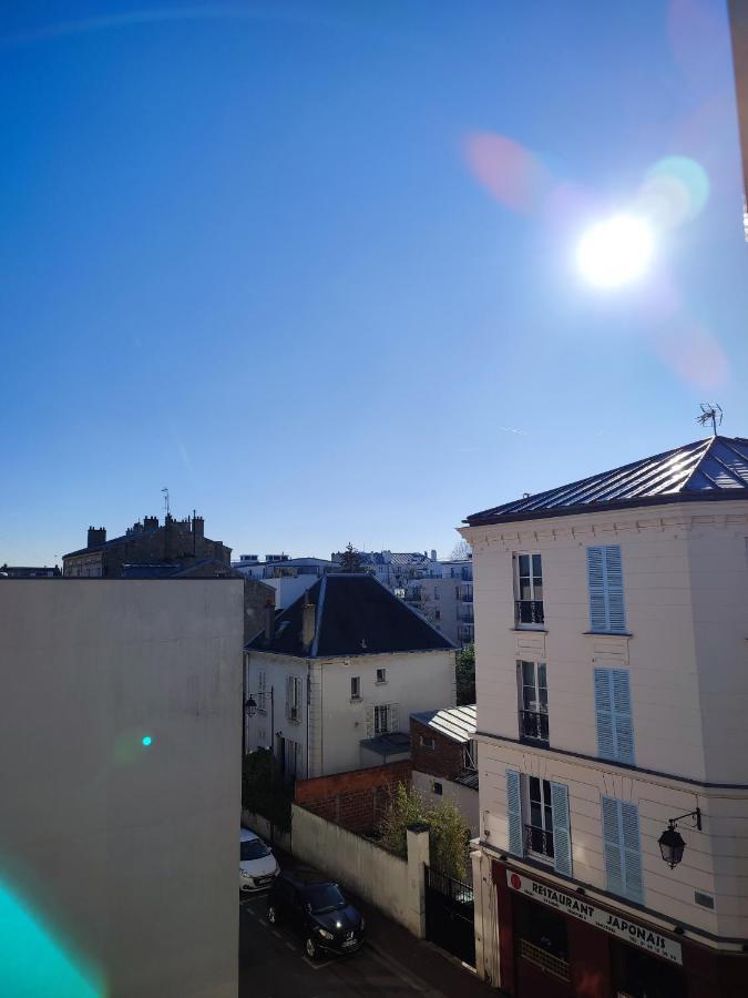 La Vie En Blanc Et Noir Maisons-Laffitte Leilighet Eksteriør bilde